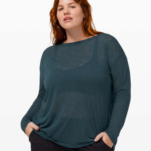 Lululemon Back In Action Long Sleeve Veil Submarine - Picture 3 of 13